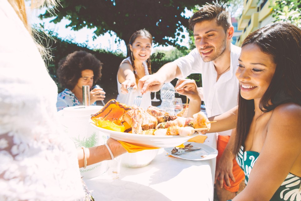 How to Throw an Epic Summer BBQ Party How to Throw an Epic Summer BBQ Party