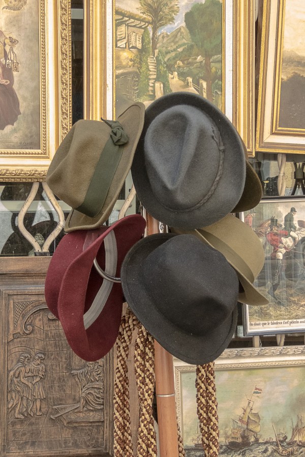hats-861331_1920