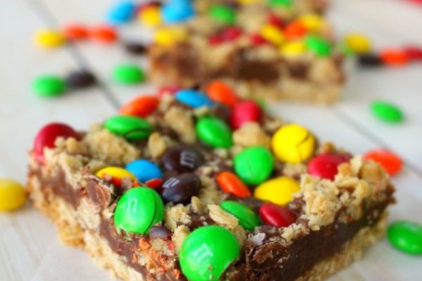 fudgy-mm-magic-bars-delightfulemade-vert3-683x1024